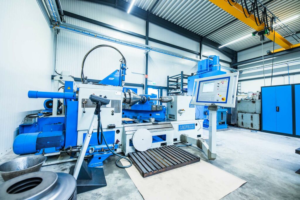 UFG Gotha Metallmaschine Kombination von Metalldrücken mit anderen Fertigungsverfahren